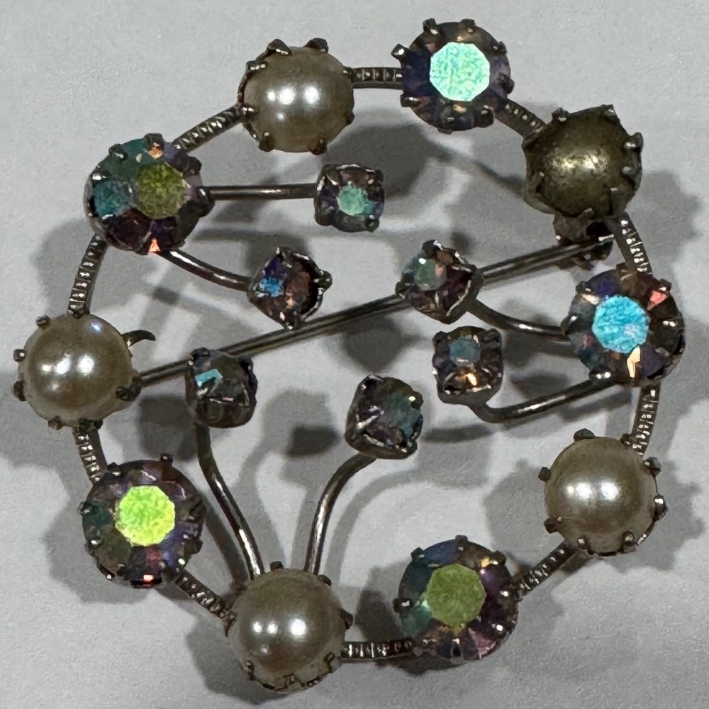 Vintage Austria Brooch Women Silver AB Crystal Faux Pearl Round Wreath Pin